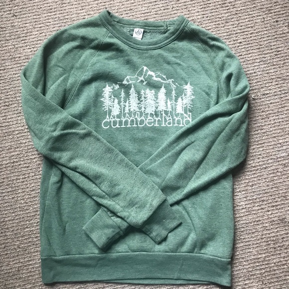 SOLD ON DEPOP! @mlav10 Cumberland Sweatshirt - Picture 1 of 2